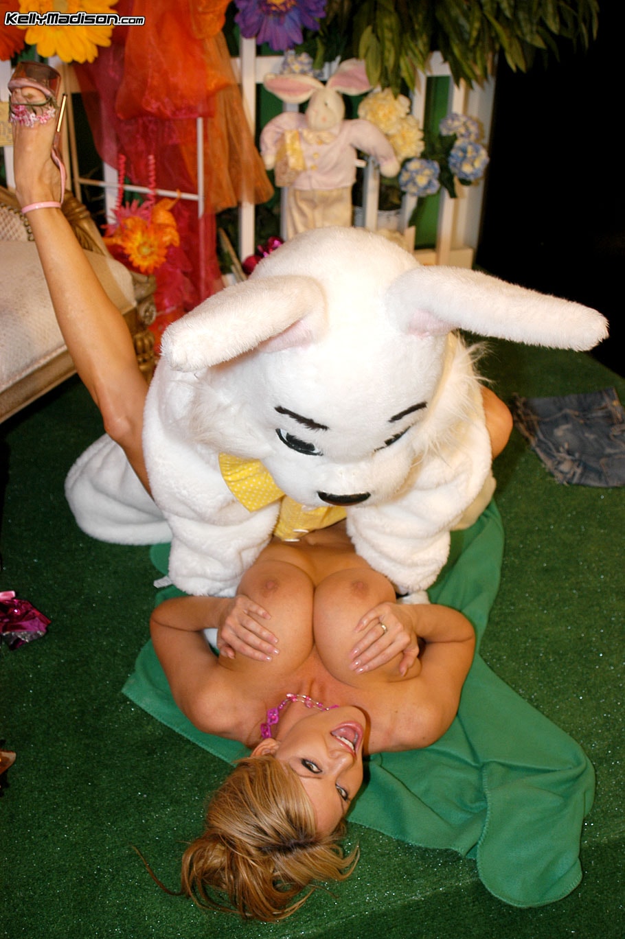 Porn Fidelity 'Bunny Fucker' starring Kelly Madison (Photo 14)