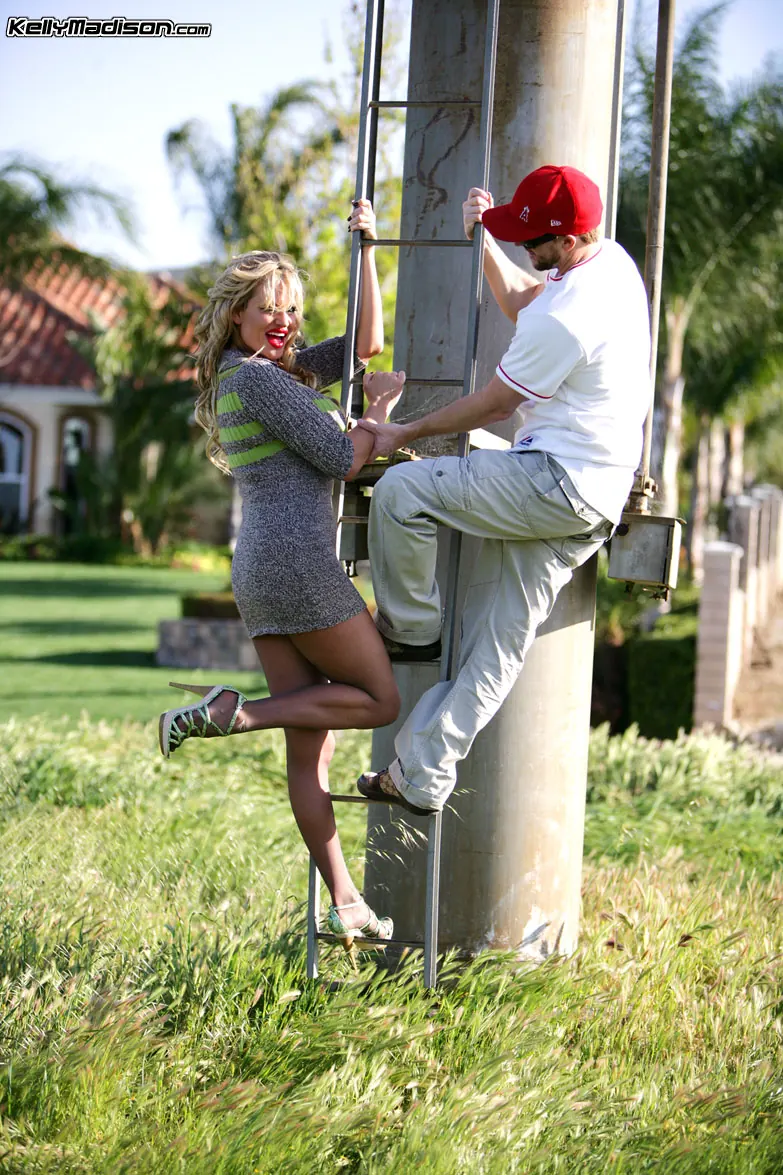 ▷ Kelly Madison in Sock Monkey (Photo 5) | Porn Fidelity